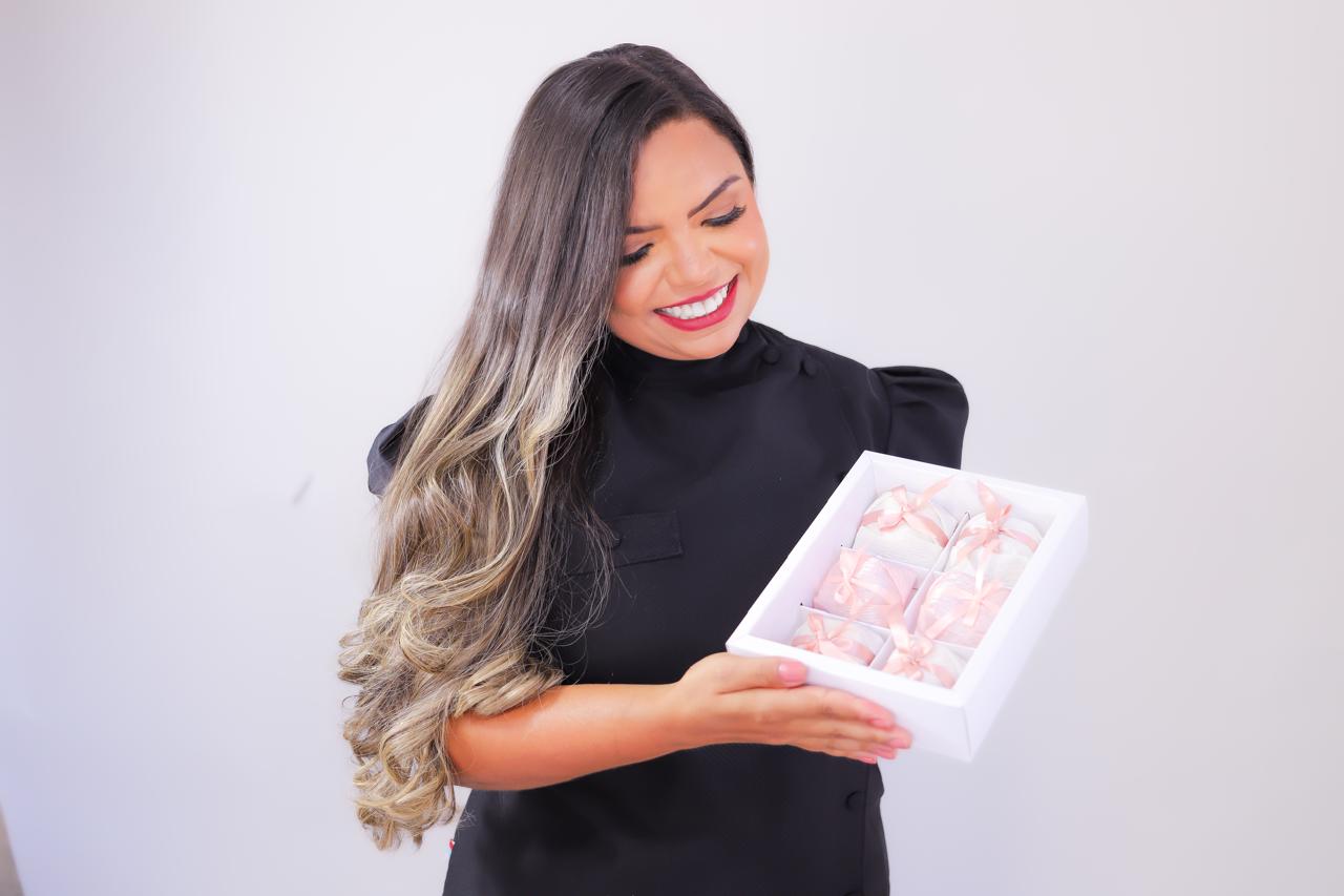 Helena Romeu trabalhando